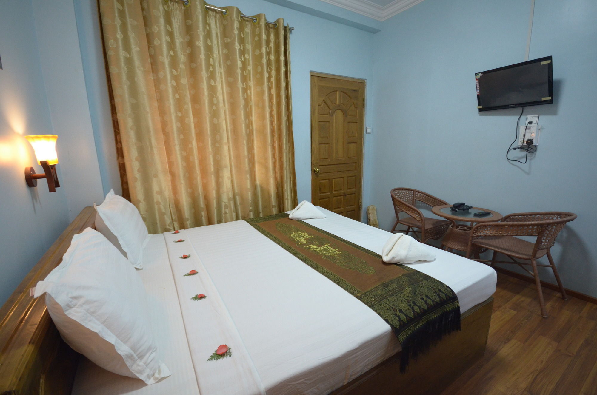 Inlay Palace Hotel Nyaung Shwe Kültér fotó